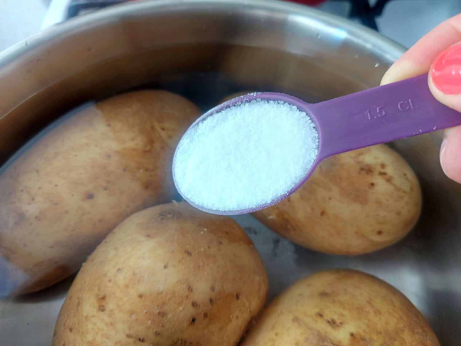 Boiling potatoes