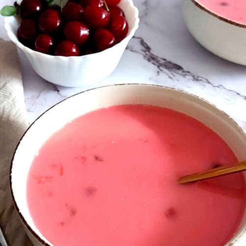 Sour cherry soup with fresh cherries
