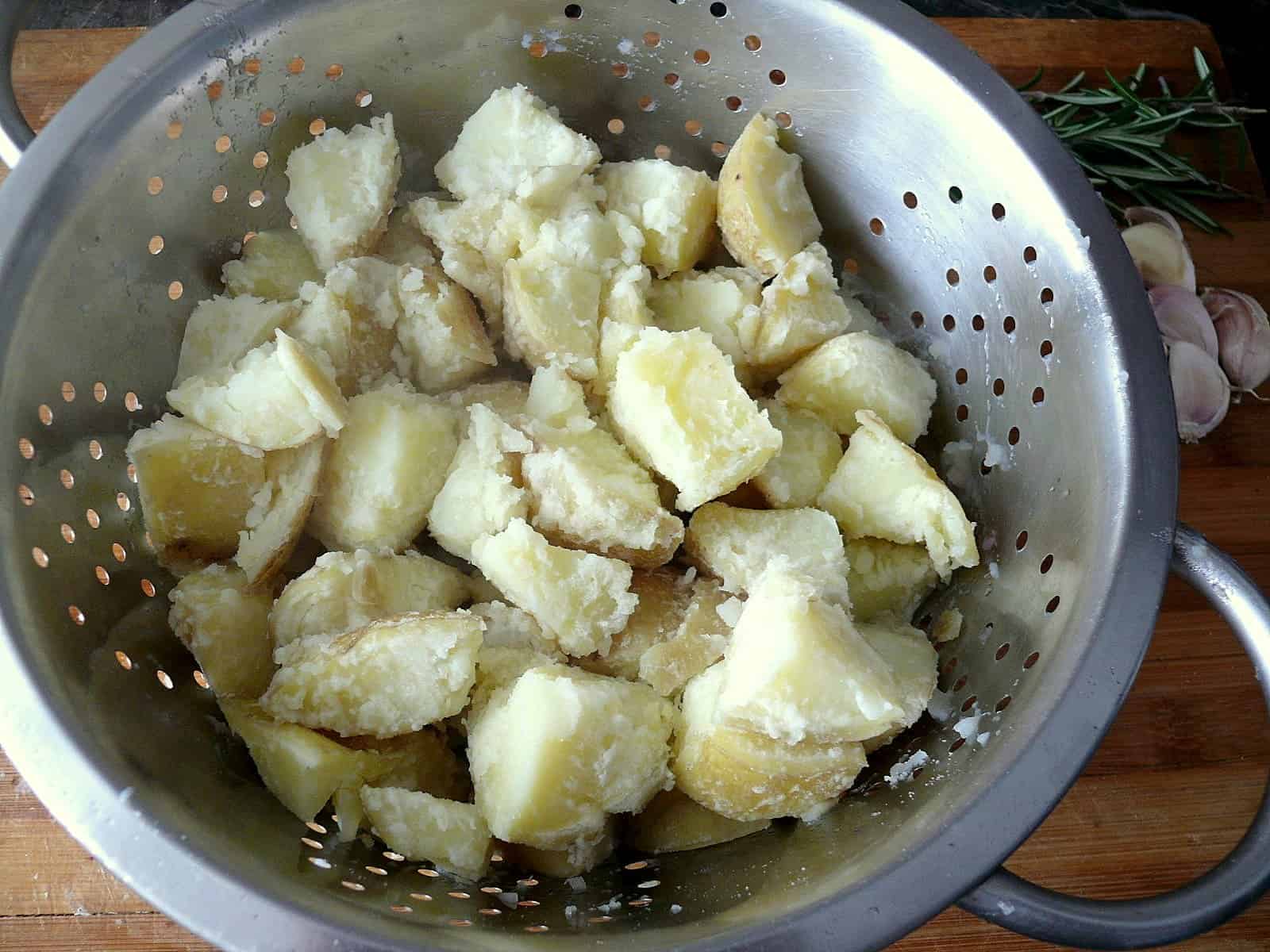 ROUGHED UP PARBOILED POTATOES