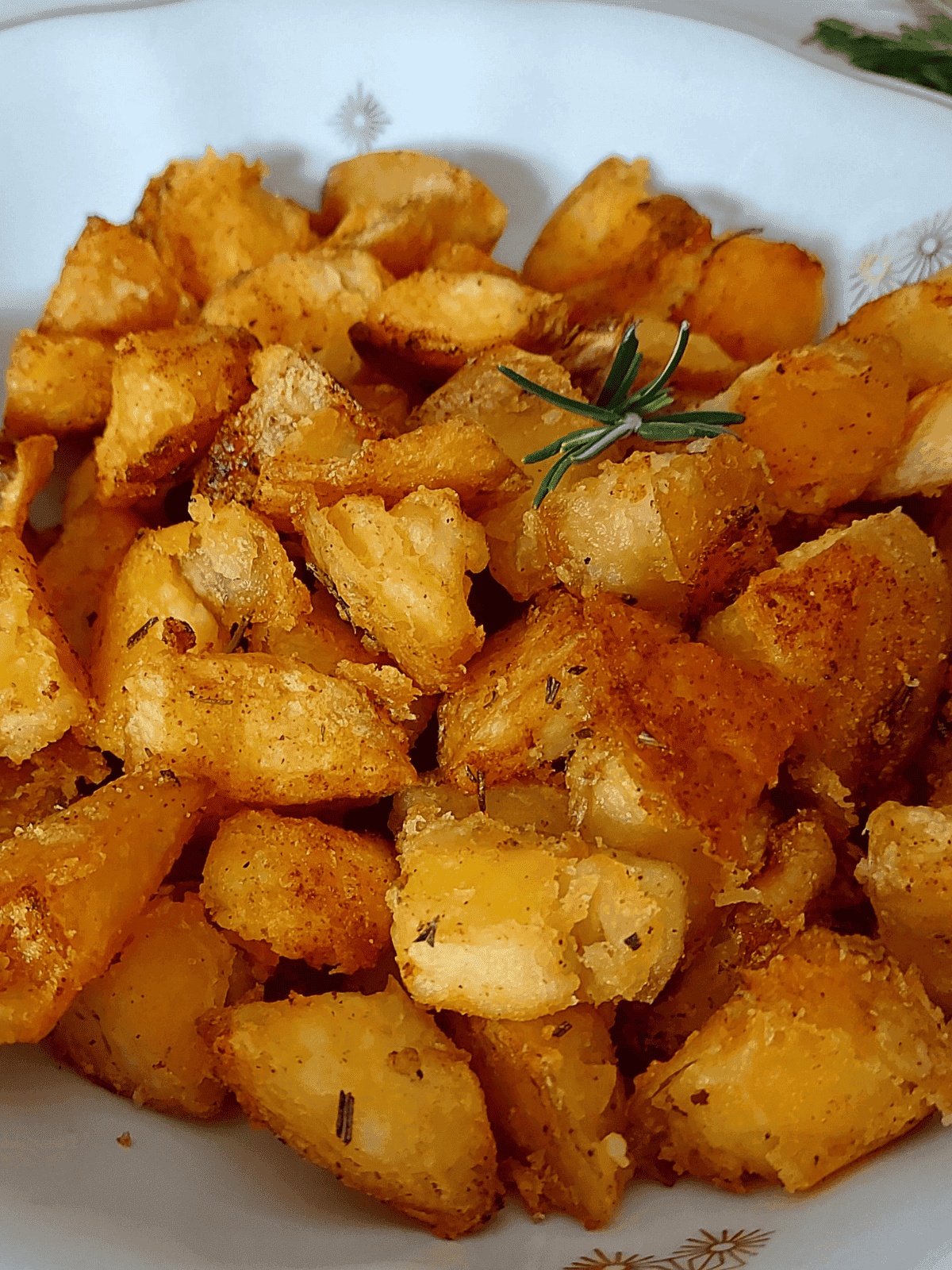 CLOSE UP OF ROASTED POTATOES
