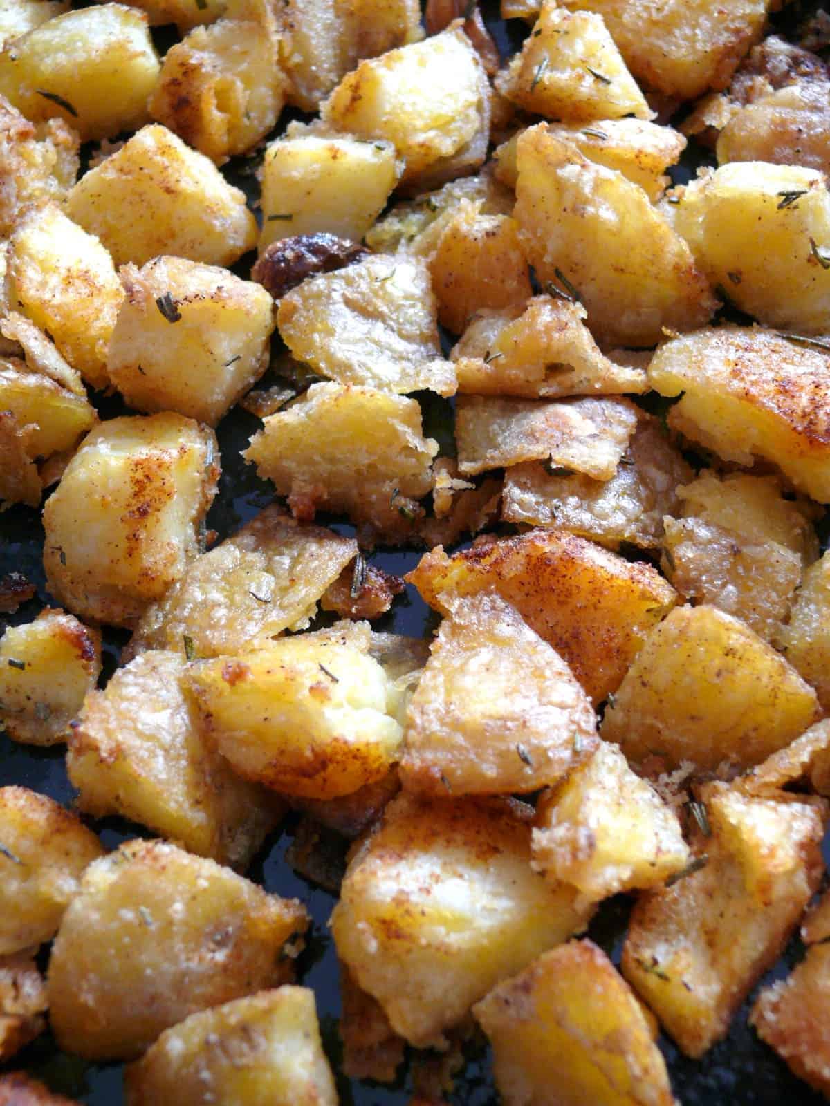 CRISPED UP GOLDEN POTATOES IN A TRAY