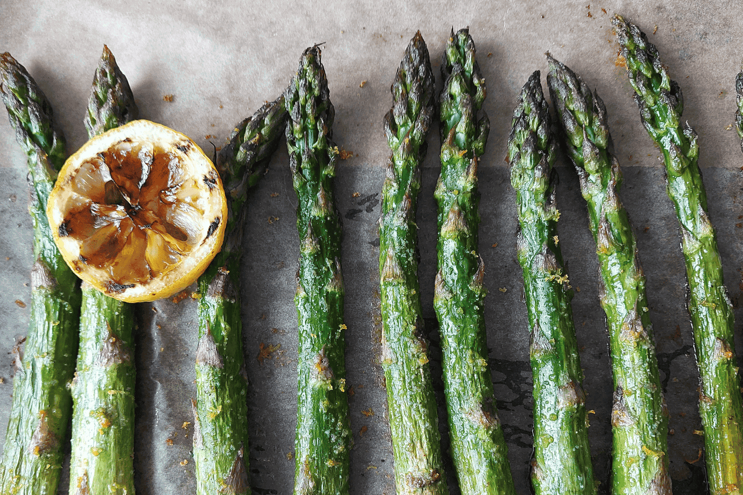 Roasted asparagus spears with roasted lemon
