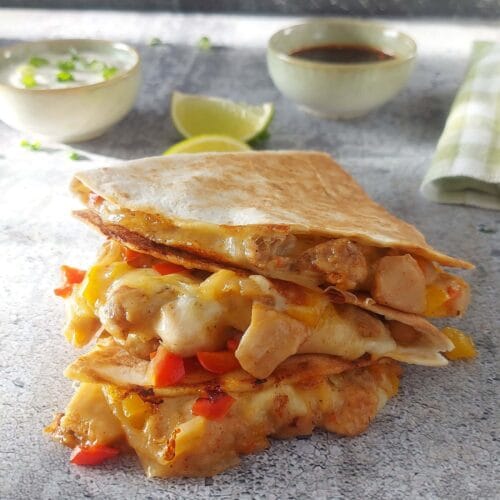 HEALTHY CHICKEN QUESADILLA