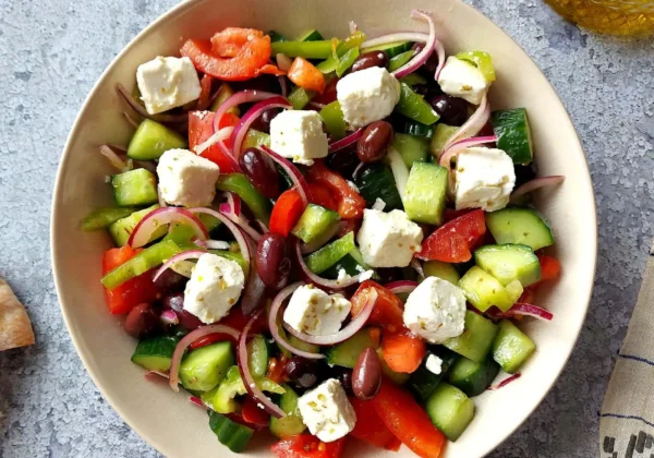 HOMEMADE GREEK SALAD