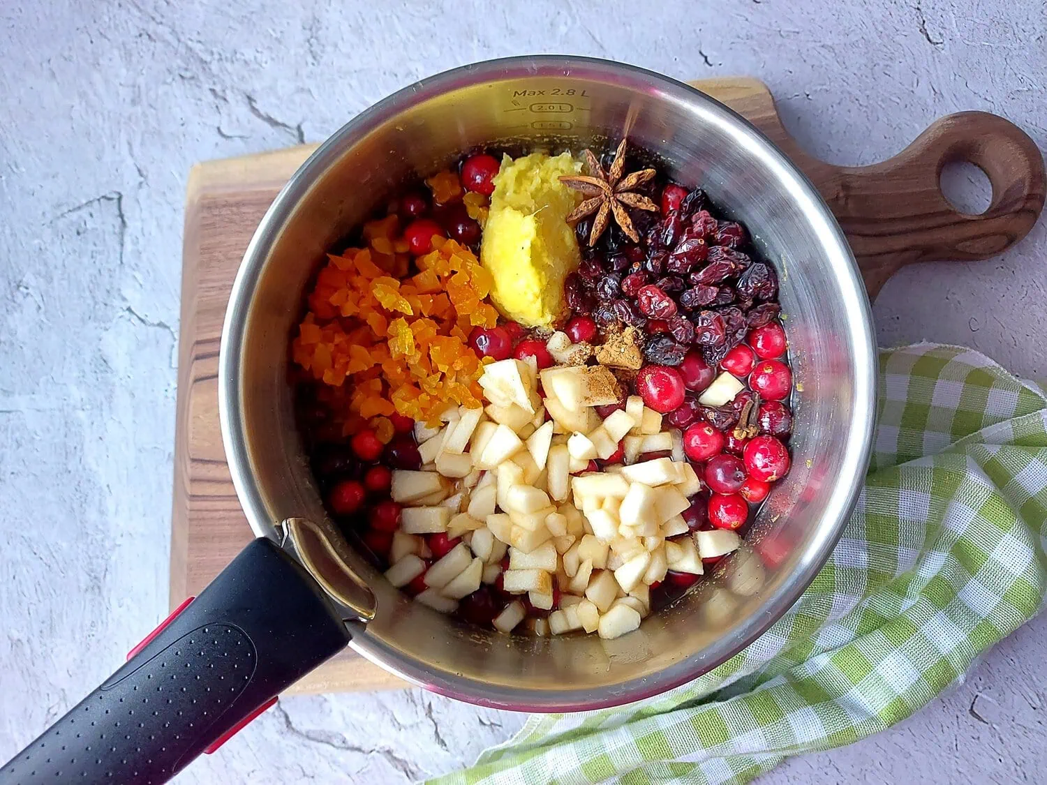 homemade cranberry sauce with orange juice Fresh cranberries, pear, orange pulp, dried apricots, dried cranberries, cinnamon, star anise, and ground cloves in a medium pan
